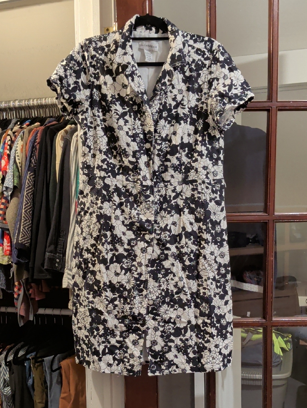 Sag Harbor - VINTAGE MOD Black and White Floral Button-Front Dress